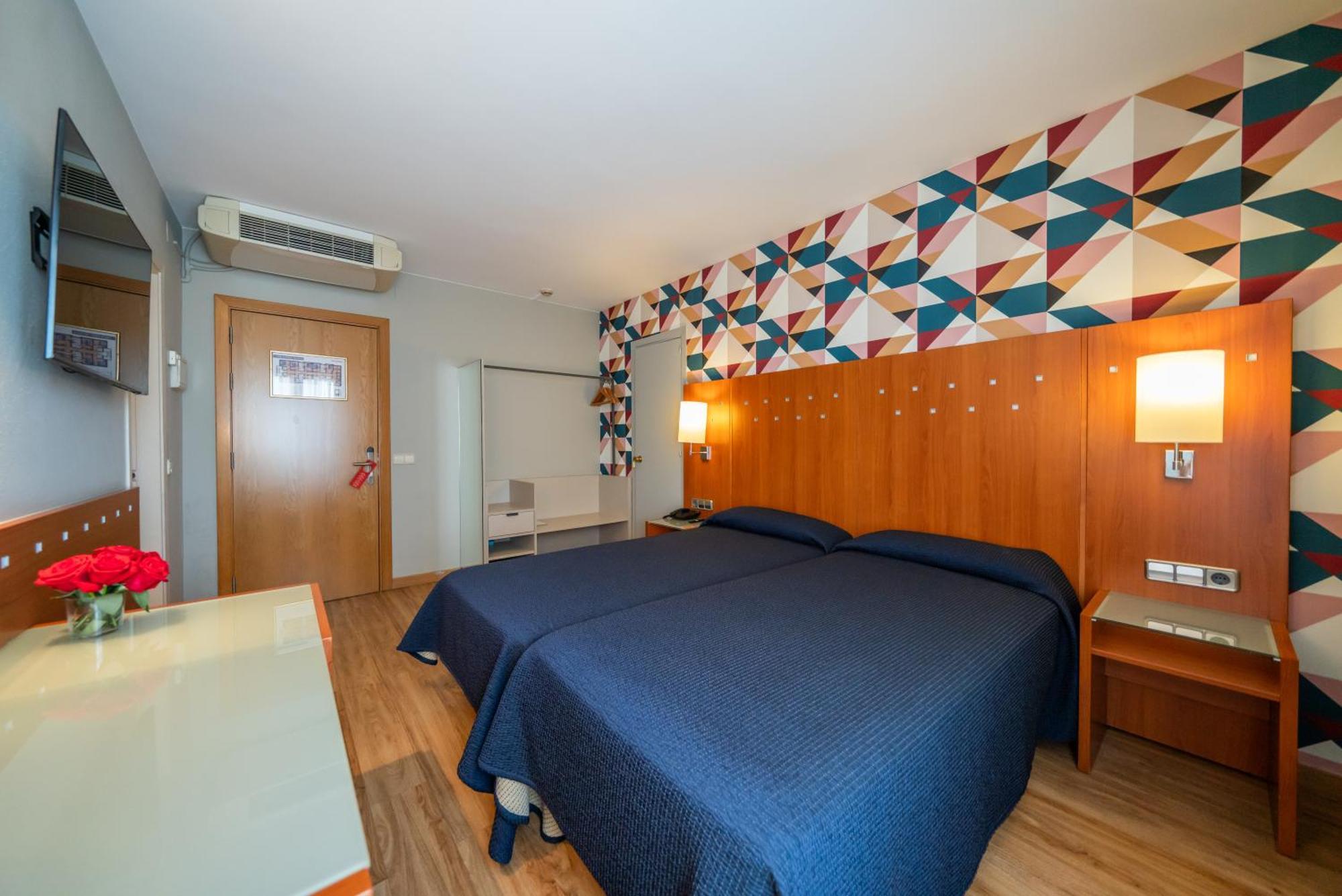 Hotel J. Balmes Vic Exterior photo