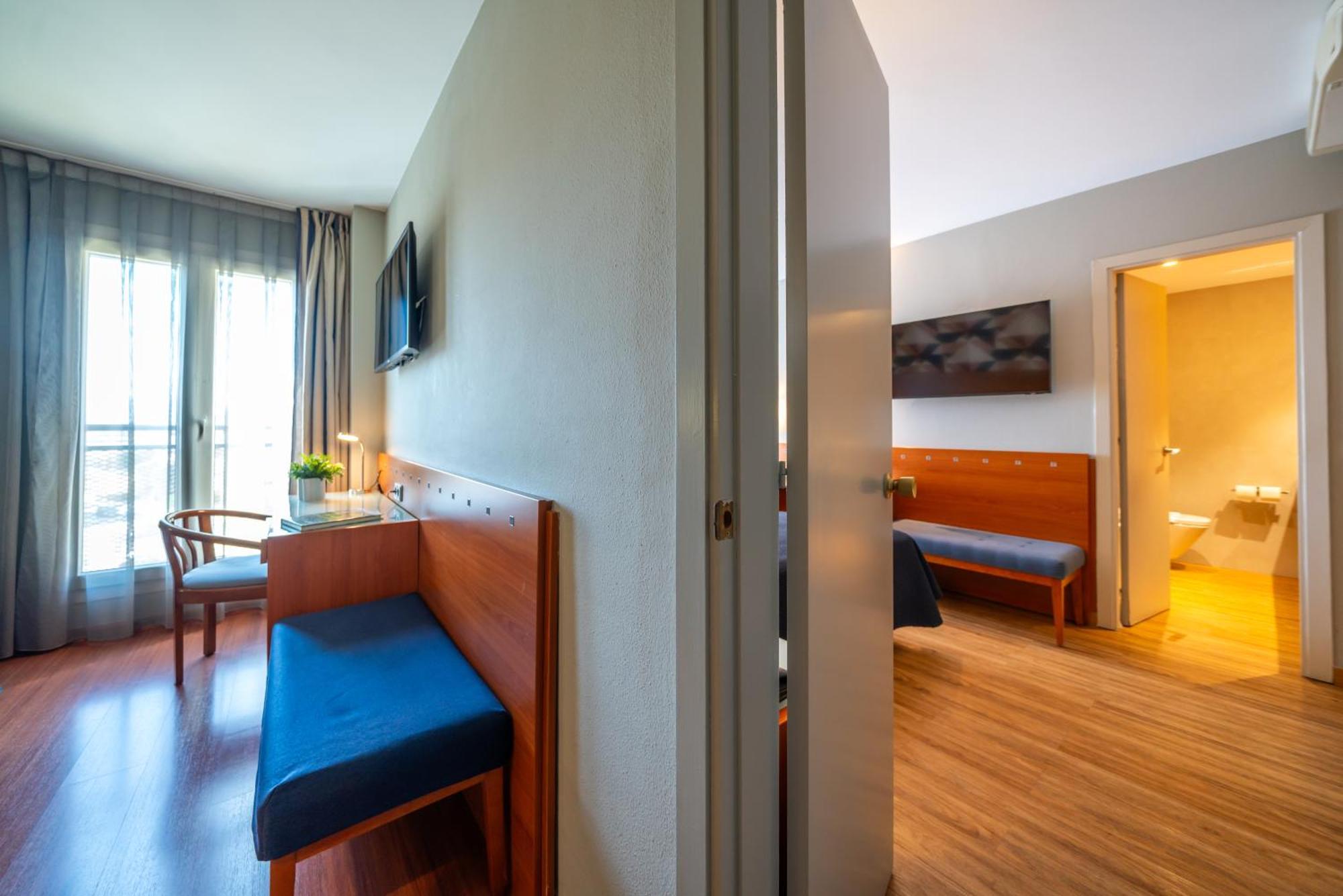 Hotel J. Balmes Vic Exterior photo