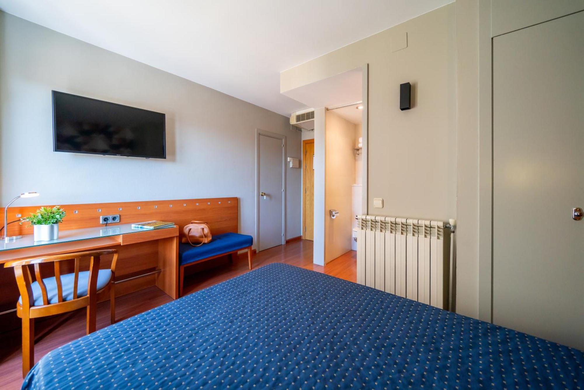 Hotel J. Balmes Vic Exterior photo