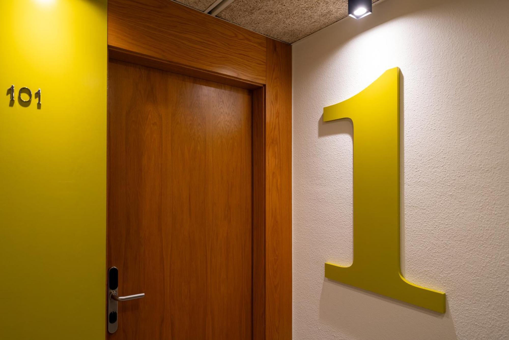 Hotel J. Balmes Vic Exterior photo