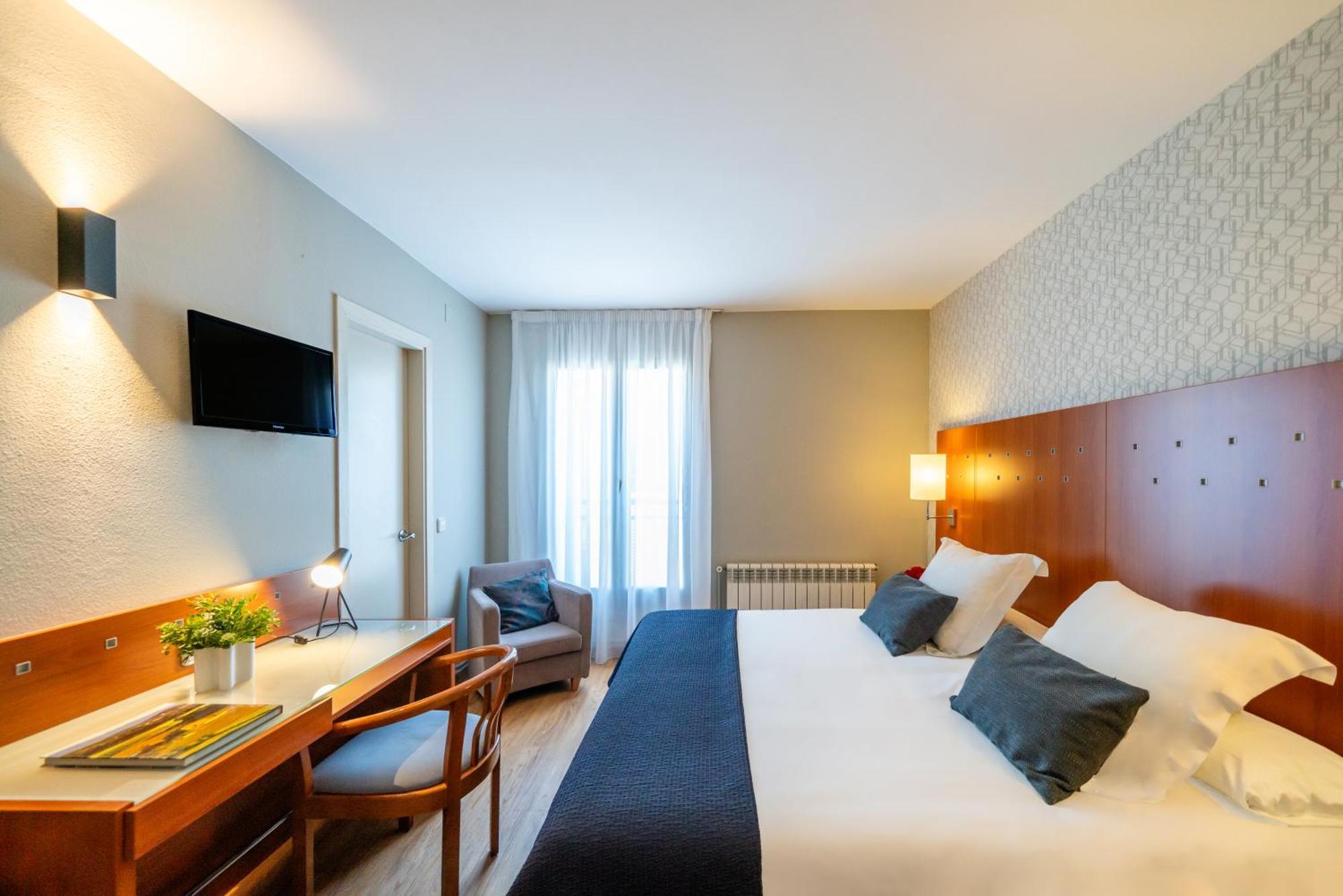 Hotel J. Balmes Vic Exterior photo