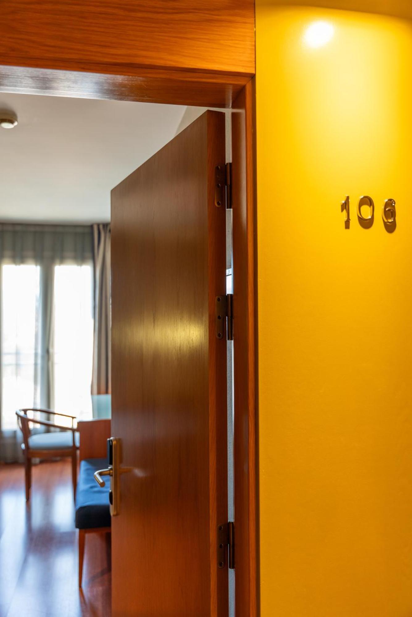 Hotel J. Balmes Vic Exterior photo
