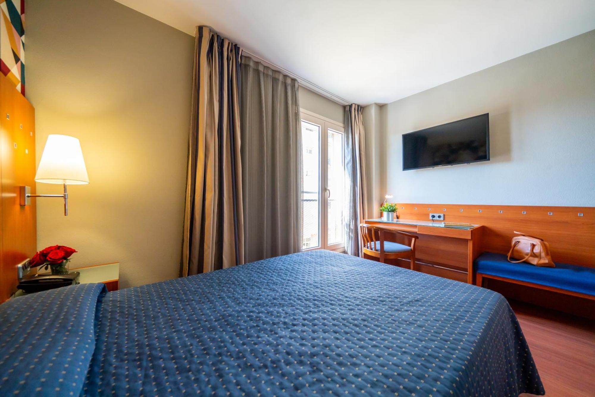 Hotel J. Balmes Vic Exterior photo