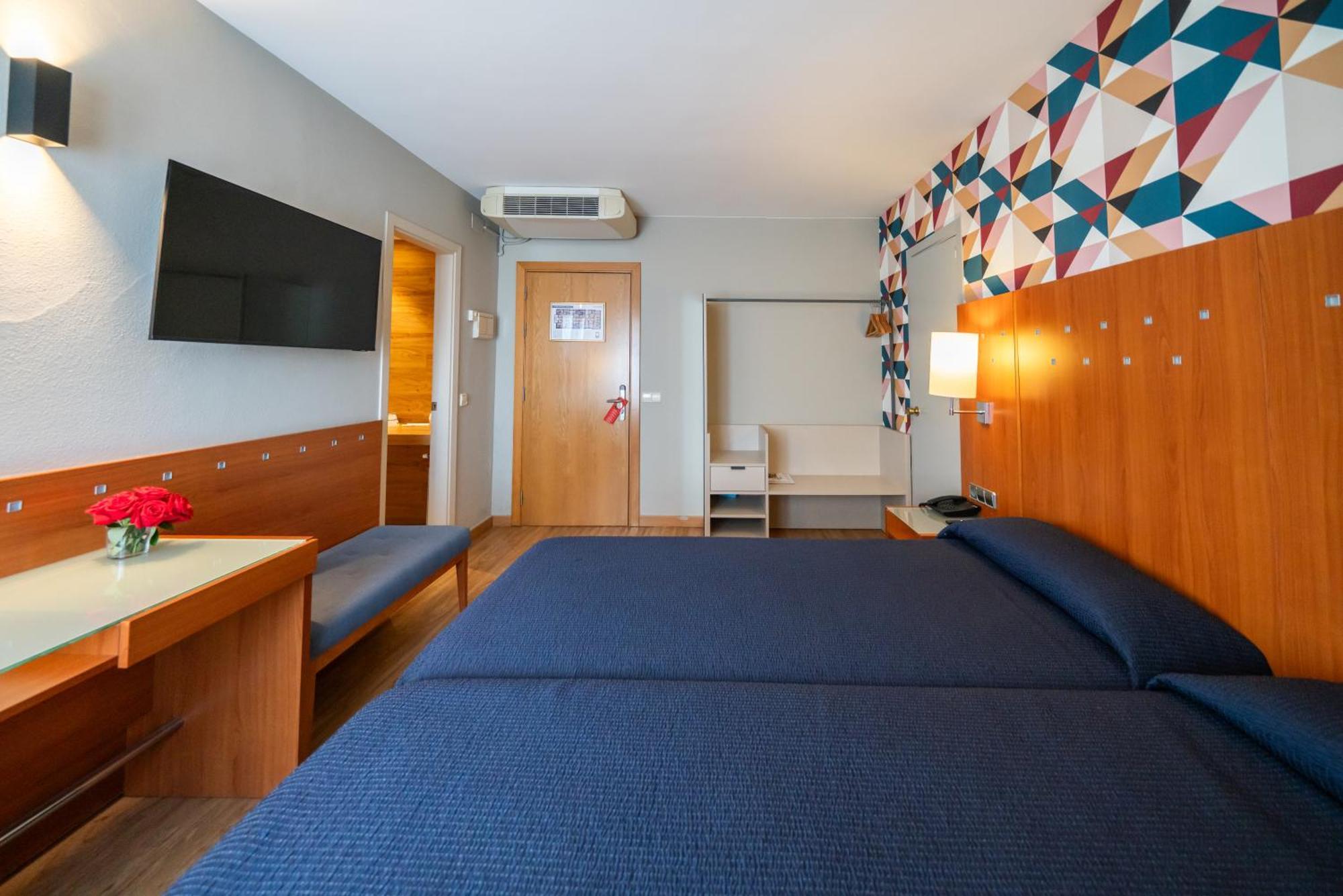 Hotel J. Balmes Vic Exterior photo