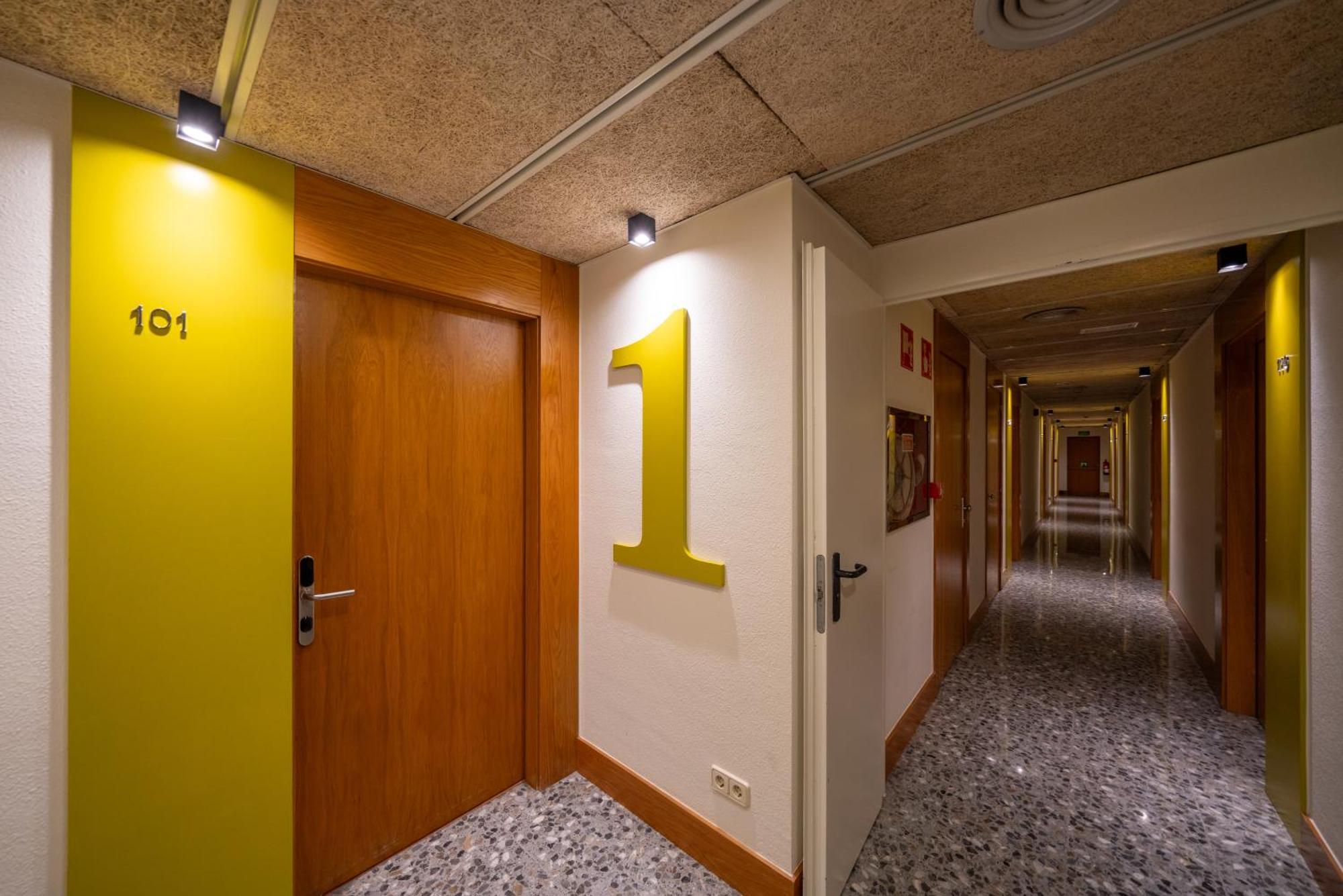 Hotel J. Balmes Vic Exterior photo