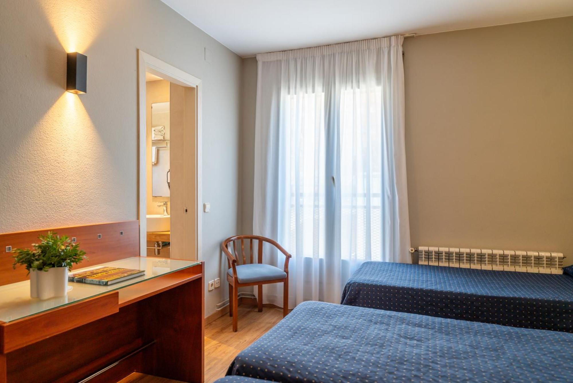 Hotel J. Balmes Vic Exterior photo