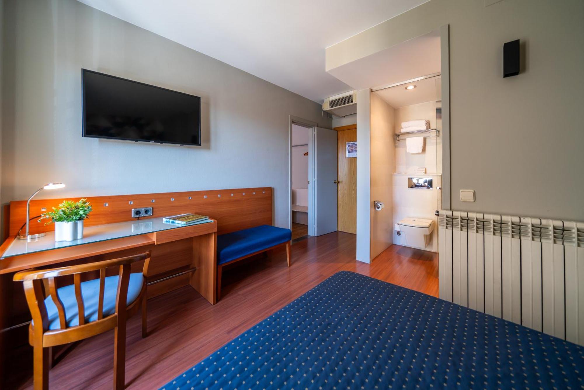 Hotel J. Balmes Vic Exterior photo