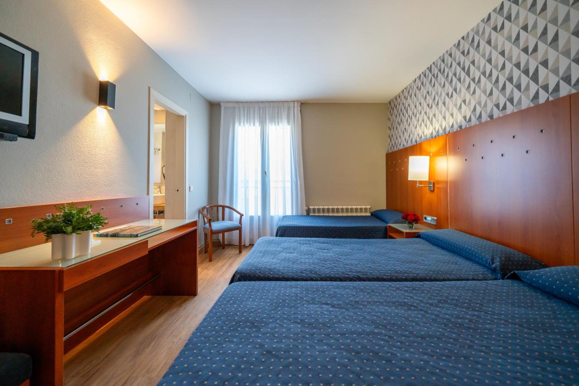 Hotel J. Balmes Vic Exterior photo