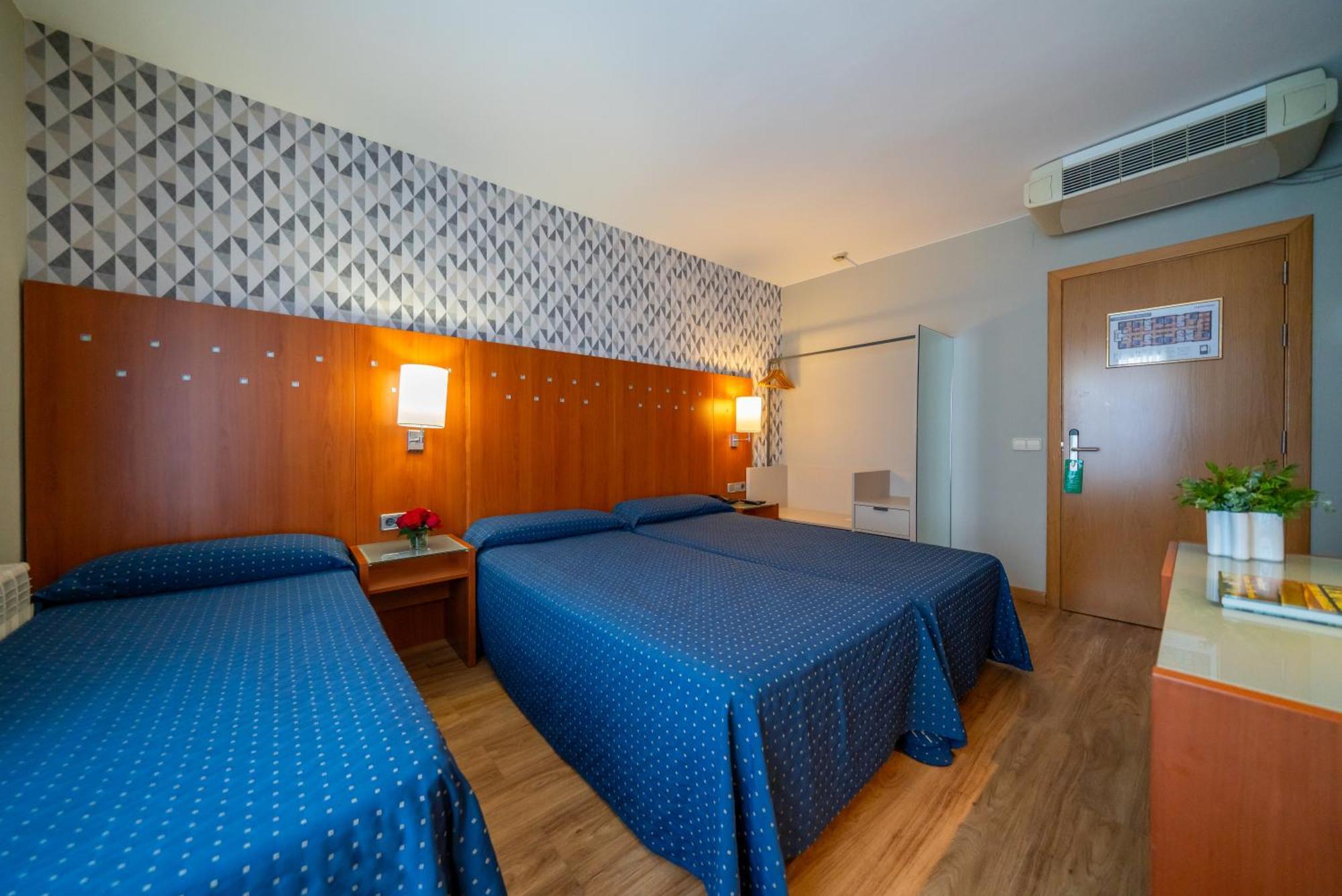 Hotel J. Balmes Vic Exterior photo